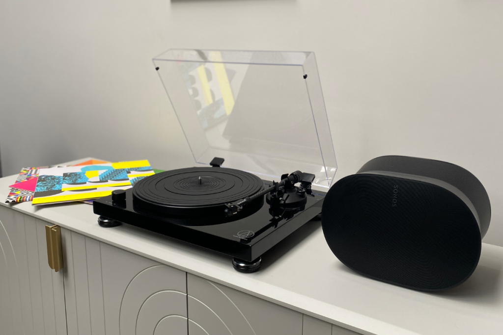 Sonos-Era-300-Review-Black-Turntable-Connection-Black