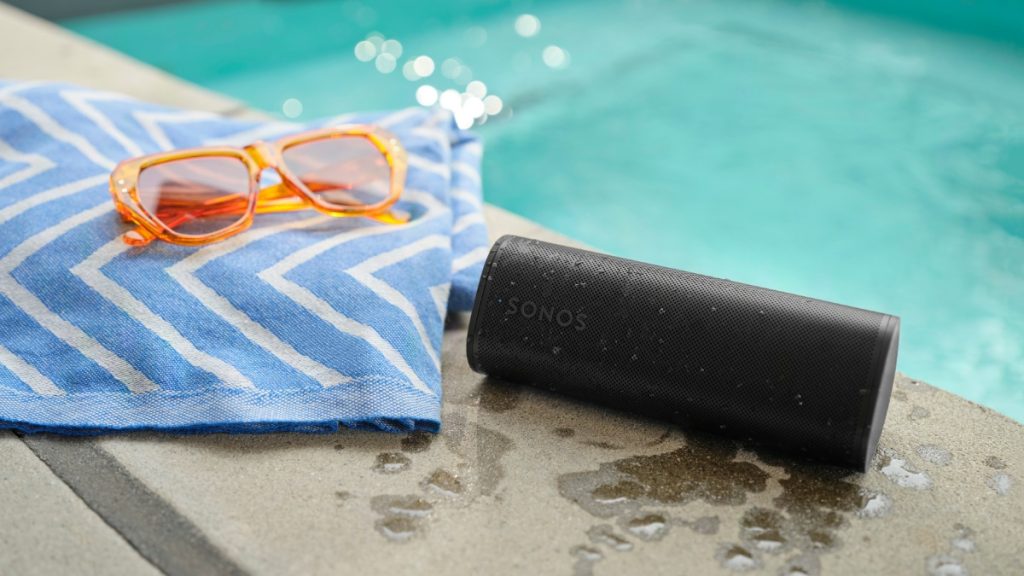 Black Sonos Roam 2 Poolside 