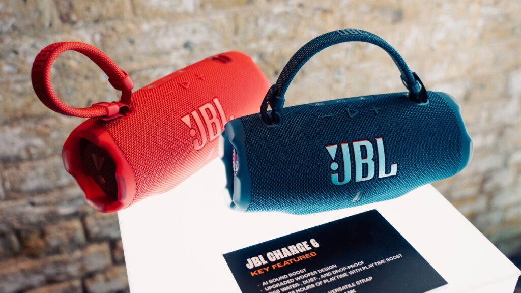 JBL Charge 6's side by side 